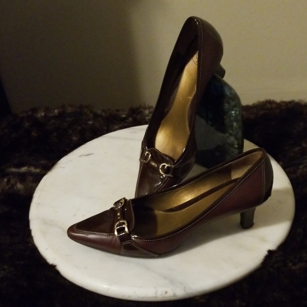 Circa brown pumps